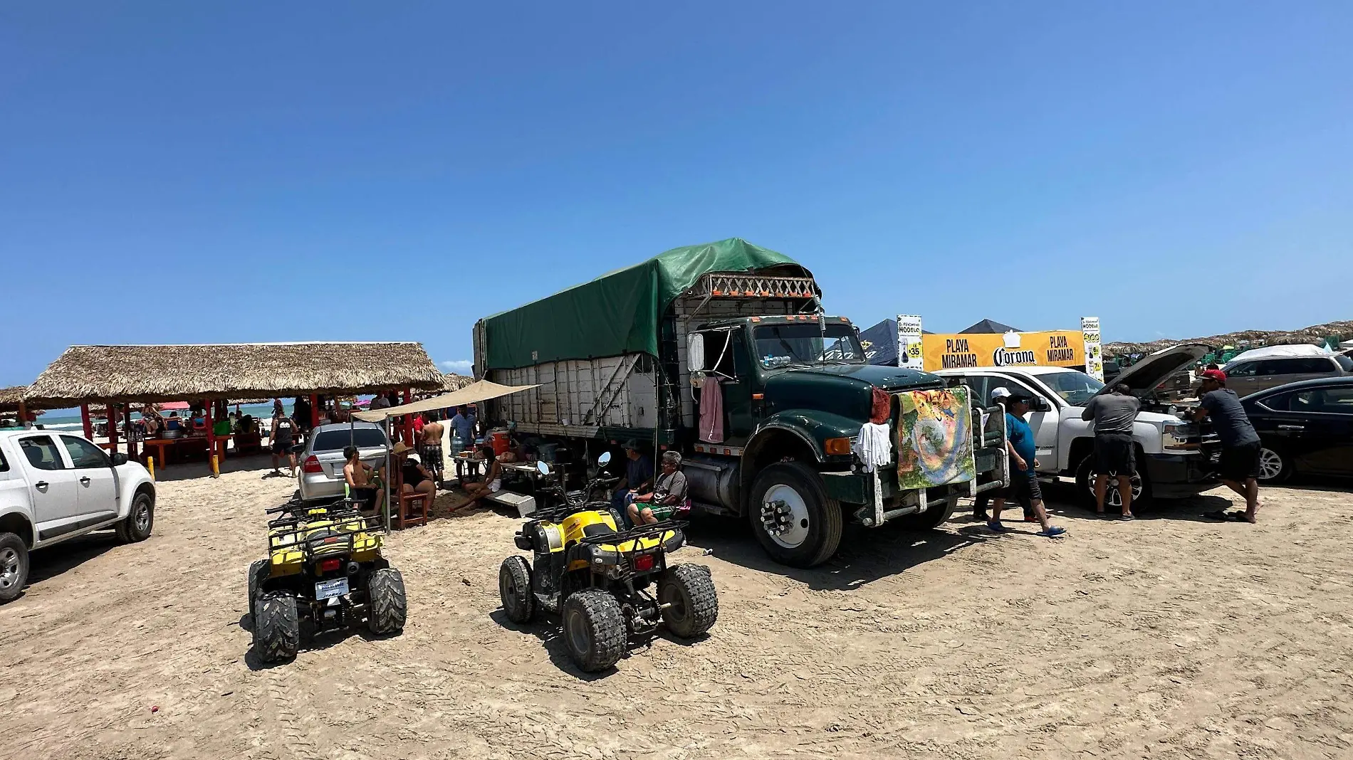 La unidad destacaba entre los vehículos de playa Miramar